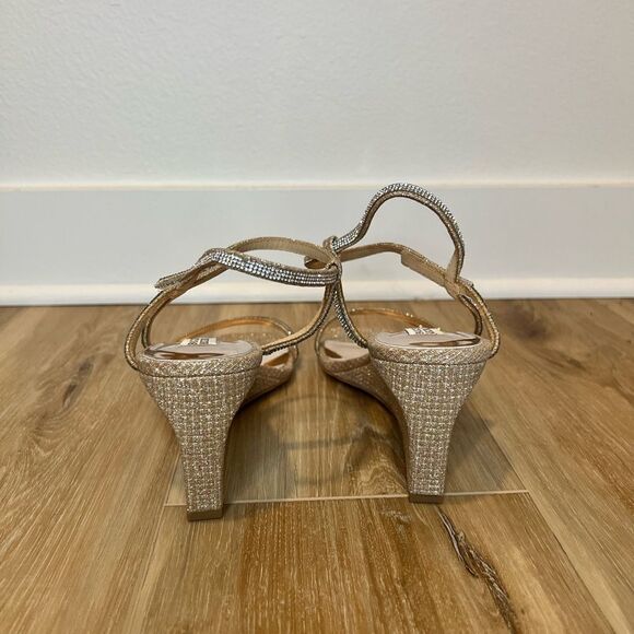 BADGLEY MISCHKA Pale Gold Unity Wedge Sandals Size 8 - Picture 7 of 13